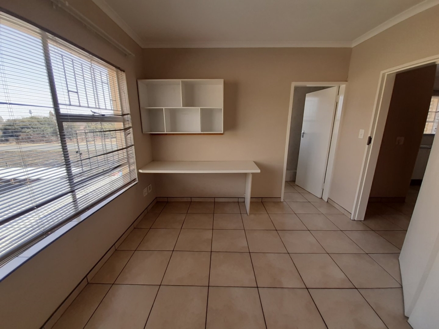  Bedroom Property for Sale in Kannoniers Park North West
